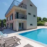 Amazing In With Wifi Poreč
