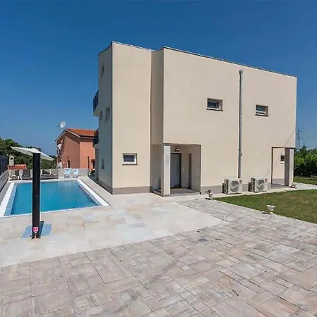 Holiday home Amazing In With Wifi *